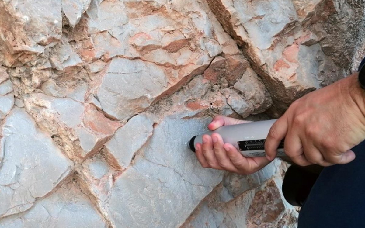 Schmidt hammer — επιτόπιος έλεγχος αντοχής βραχομάζας